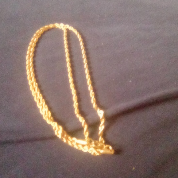 A chain with boxing gloves - Picture 2 of 3